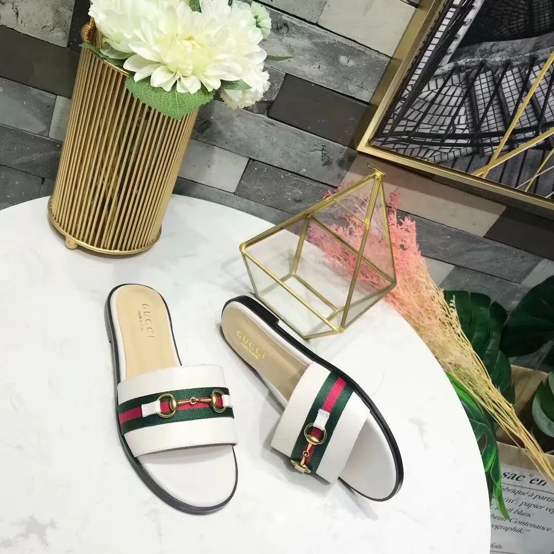 👟👟Ex-factory price 280👟👟 Gucci slippers. All in sheepskin. Sheepskin feet with original GUCCI bronze buckles. High-end atmosphere. Wear-resistant and non-slip branded rubber outsole. 35-42 yards. (41*42 can be customized, non-refundable and non-exchangeable* Welcome new and old customers to sell as shown in the picture)